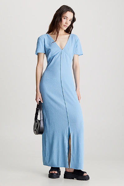 Long dress with short sleeves in crinkled fabric